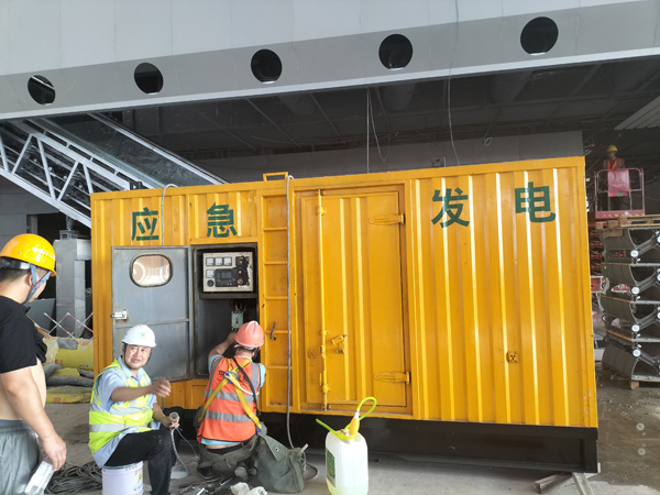 潼关怎样判断空气滤清器是否需要更换？
